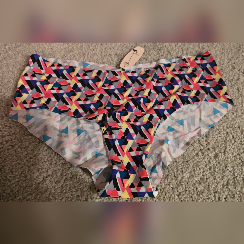 Victoria Secret Seamless/No Show Cheeky Panty-Small-NWT- Geometric Multicolor